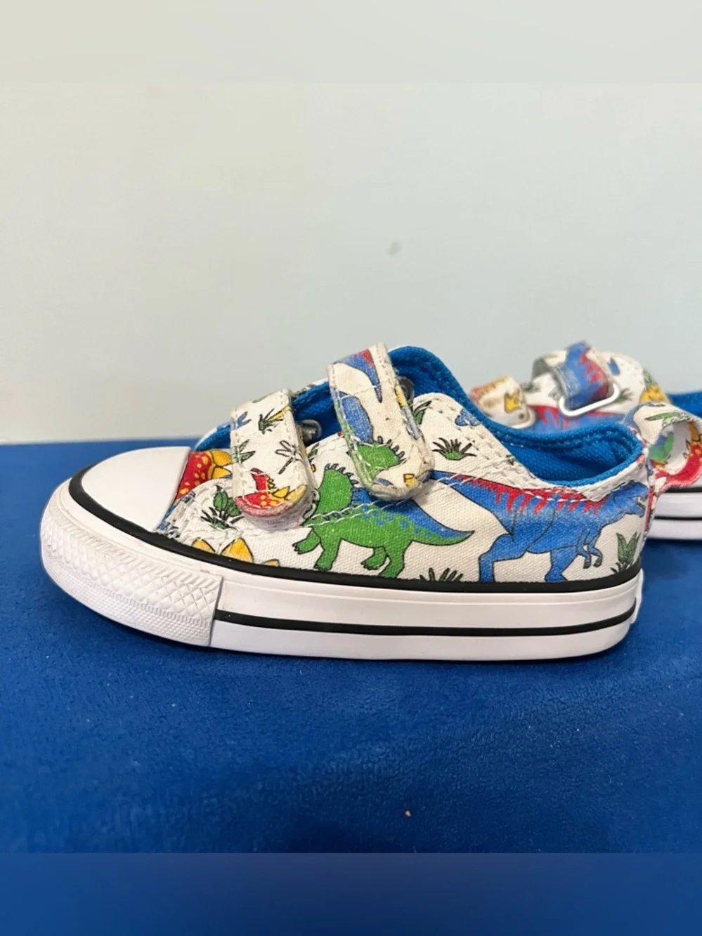 Converse Kids White Canvas Sneakers with Dinosaur Print size 5 toddler - Picture 11 of 11